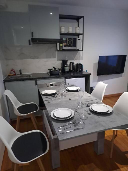 T2 Tom Krist. / Circuit 24H / Oasis /Antares Apartman Le Mans Kültér fotó